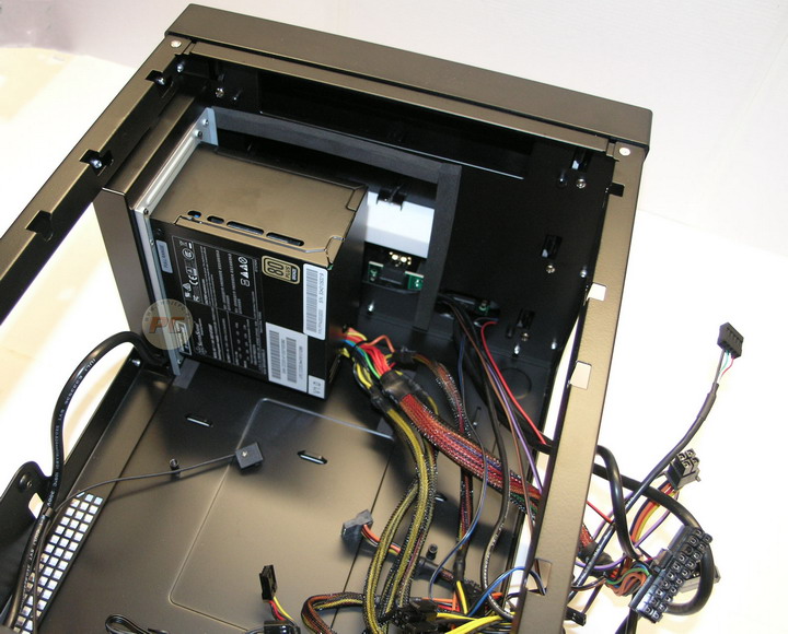 monta skadanie Mini-iTX SFX